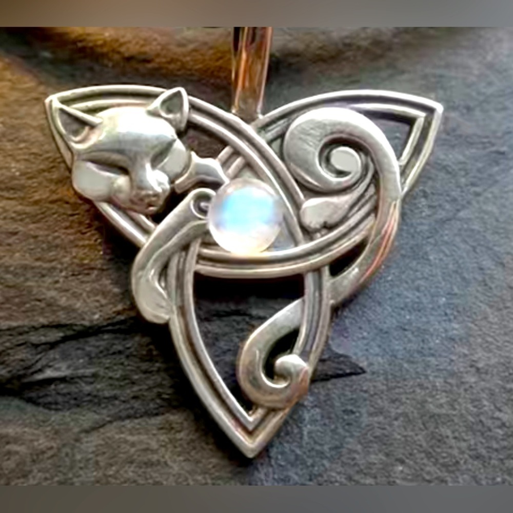 NWT - Celtic Fox Pendant with AB Half Dome Dew Drop Accent